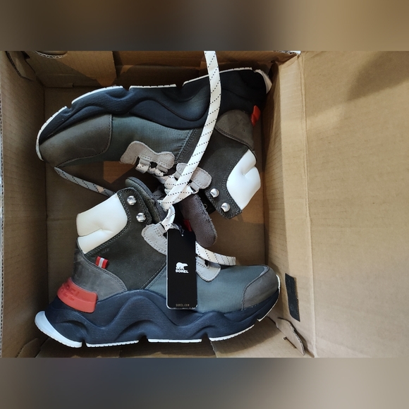 SOREL Women's Kinetic RNEGD Conquest Waterproof Leather Sneaker Boots Size 8 - Picture 10 of 17